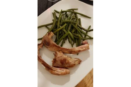 Lamb cutlets with string beans
